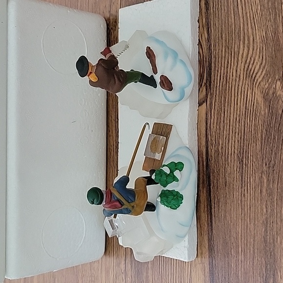 Department 56 Blue Star Ice Harvesters - Picture 4 of 5